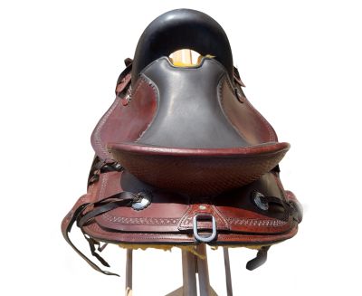 Седло в комплект с юзда, поводи и нагръдник